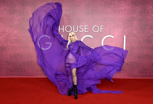 Леди Гага в платье Gucci и украшениях Tiffany&Co. на премьере фильма «Дом Gucci» в Лондоне, ноябрь 2021 года фото № 26