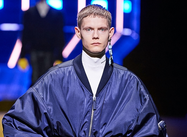 Единственная русская модель на показе Prada Олег Седанцов — о работе с итальянским брендом и том, как он со сцены попал на подиум