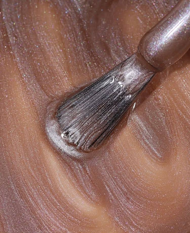 «Мы наконец-то учимся выбирать себя, а не следовать навязанным правилам красоты» — блиц-интервью с Яной Бобриневой фото № 5