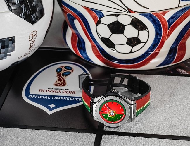 Часы Big Bang Referee 2018 FIFA World Cup Russia на ремешке в цветах флага Португалии фото № 4