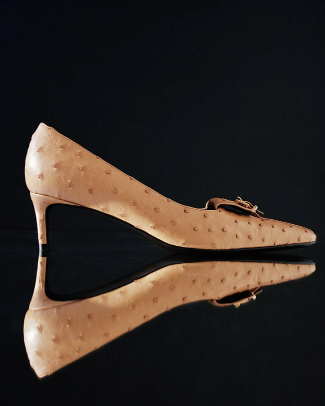 Прямоугольный мыс, яркие кеды, мюли на танкетке и другие тренды обуви этой весны фото № 4