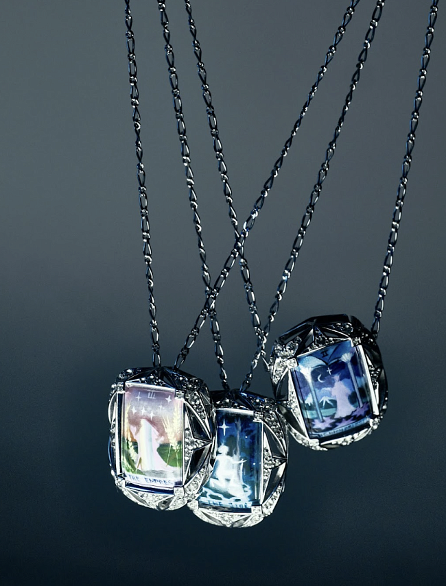 Fashion-дайджест: премиальная линия muus, новогодний дроп Qari Qris и другие новости фото № 5