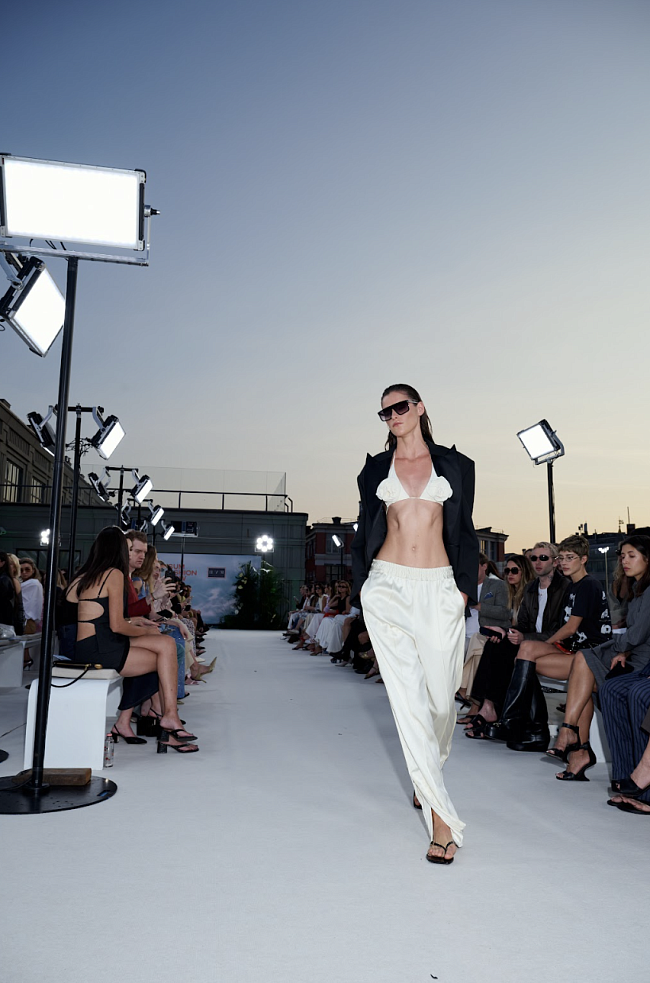 Ксения Собчак, Дарья Клюкина, Анастасия Рябцова и другие гости на TSUM Fashion Show фото № 2