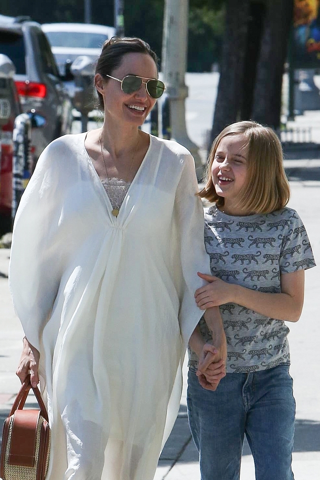 Анджелина Джоли всерьез планирует усыновить еще одного ребенка фото № 3