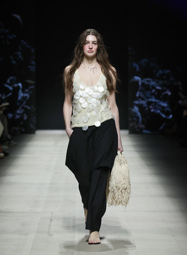 10 вещей с Московской недели моды, которые станут базой летнего гардероба фото № 8