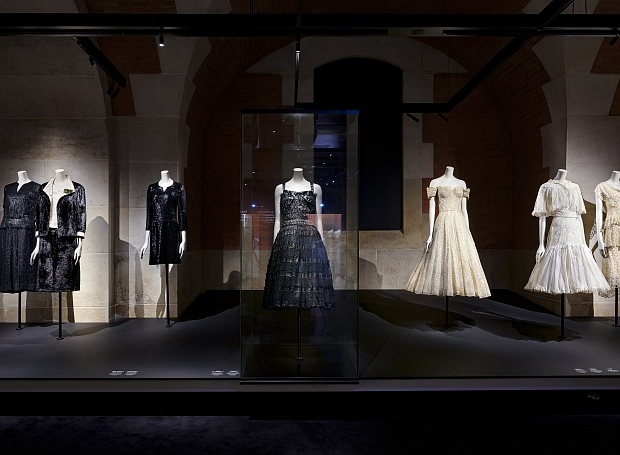 В Париже открылась выставка Gabrielle Chanel. Fashion Manifesto