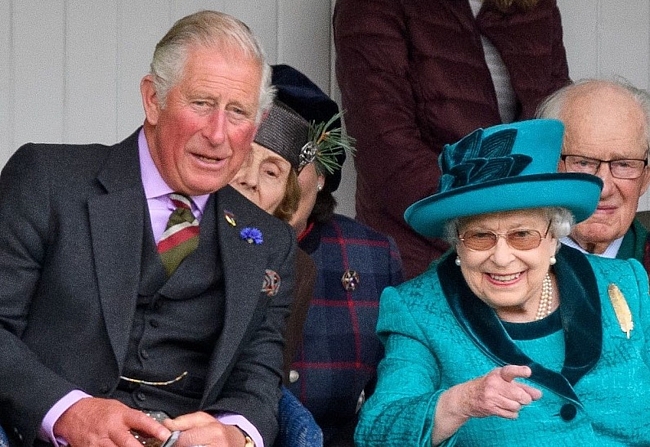 Принц Чарльз и королева Елизавета II фото № 4