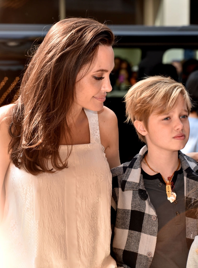 Анджелина Джоли запретила дочери видеться с Брэдом Питтом фото № 1