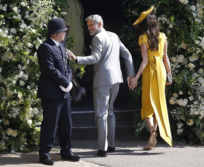 Джордж и Амаль Клуни на свадьбе принца Гарри и Меган Маркл фото № 3