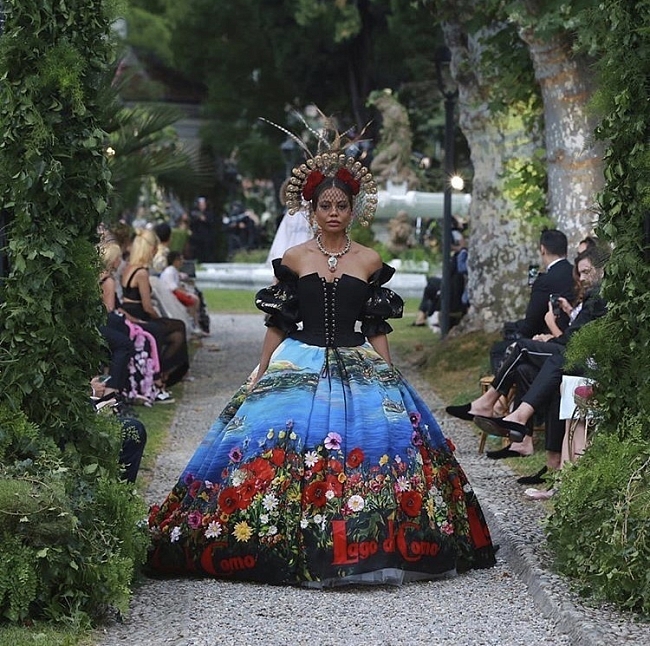 Показ Dolce&Gabbana Alta Moda на озере Комо фото фото № 12
