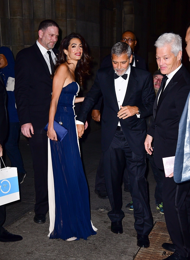 Джордж и Амаль Клуни на премии Ассоциации корреспондентов ООН фото № 2