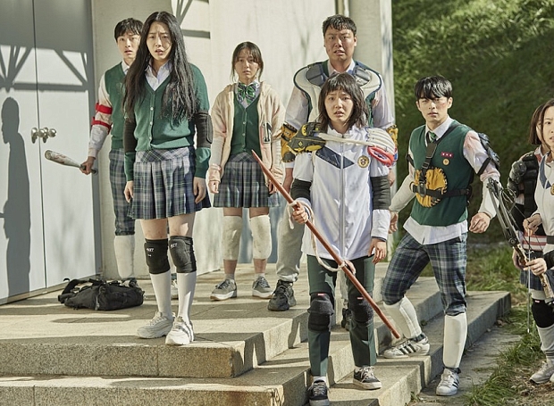 Почему вам стоит посмотреть новый корейский сериал «Мы все мертвы», который вдвое обошел «Игру в кальмара» по просмотрам