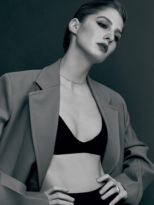 плейлист недели: любимые треки муси тотибадзе фото № 4 Жакет, Jil Sander; топ, Kalmanovich; юбка, Vince; колье, Saint Laurent by Anthony Vaccarello; кольцо, Treasure Store фото № 4