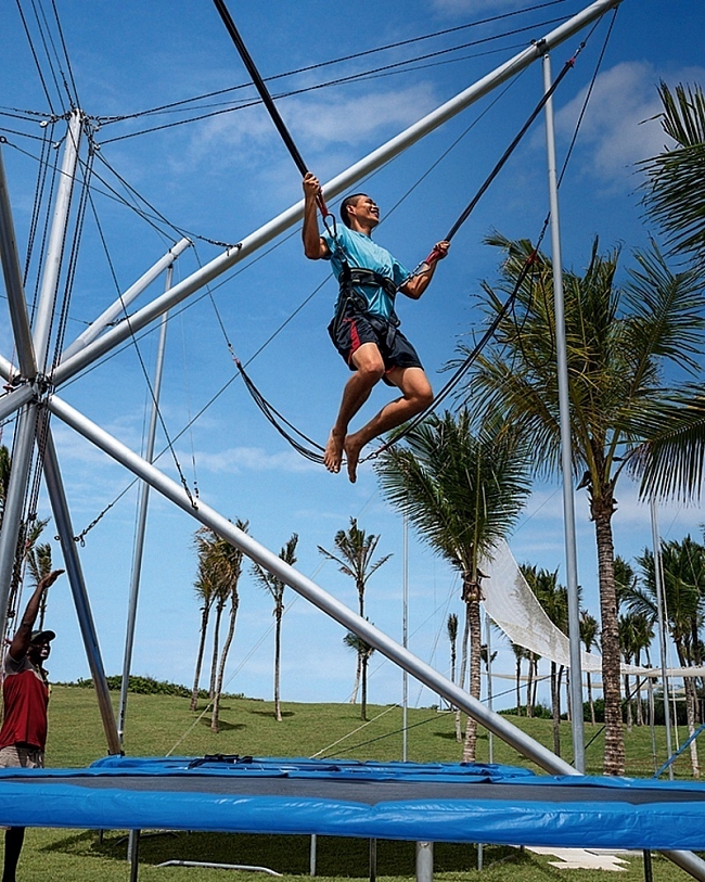 Семиметровая воздушная трапеция в Shangri-La's Hambantota Golf Resort & Spa, где каждый почувствует себя звездой цирка фото № 9