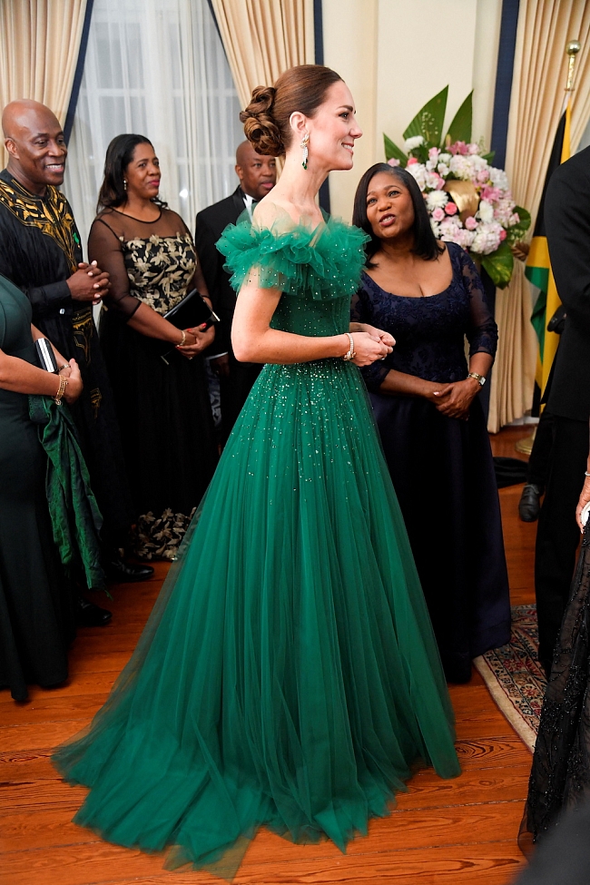 Кейт Миддлтон в платье Jenny Packham и украшениях Ее Величества на Ямайке, март 2022 года фото № 2