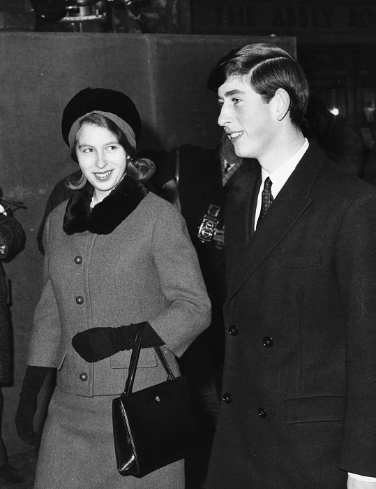 Принцесса Анна и принц Чарльз прибывают на специальную службу по случаю 900-летия освящения лондонского Вестминстерского аббатства, 28 декабря 1965 года фото № 8