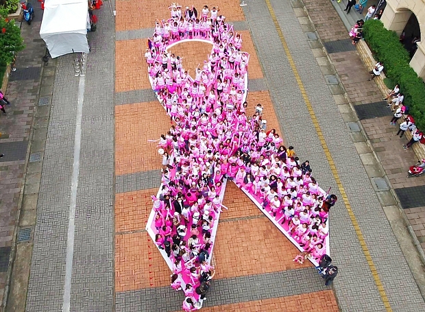 «Розовая ленточка»: Estée Lauder Companies вновь запускают ежегодную «Кампанию по борьбе с раком груди»