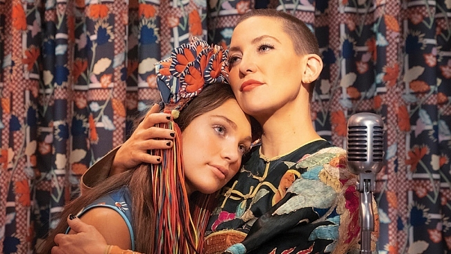 «Мумий Тролль», Maruv и другие музыканты создали меню, посвященное дебютному фильму певицы Sia фото № 1