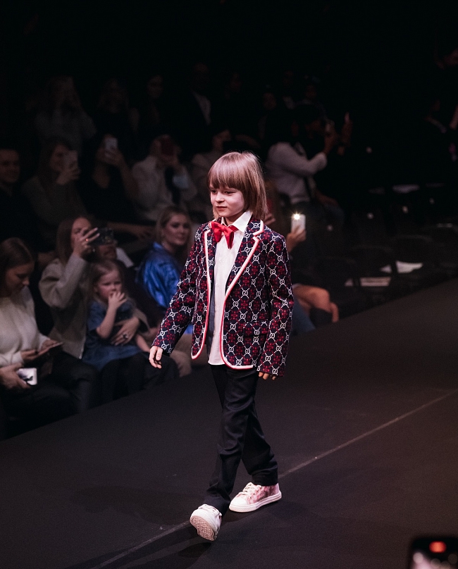 «Кенгуру» провели показ модной детской одежды весна-лето 2021 фото № 1