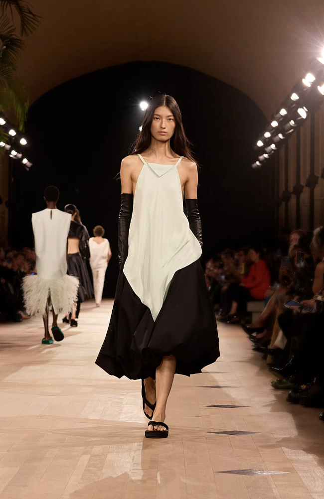 Balenciaga SS'26 фото № 19