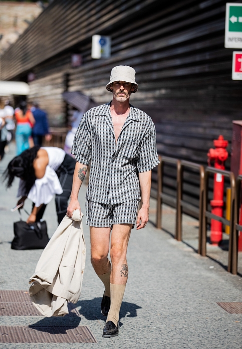 Стритстайл: самые стильные и красивые мужчины на Pitti Uomo 2020 фото № 2