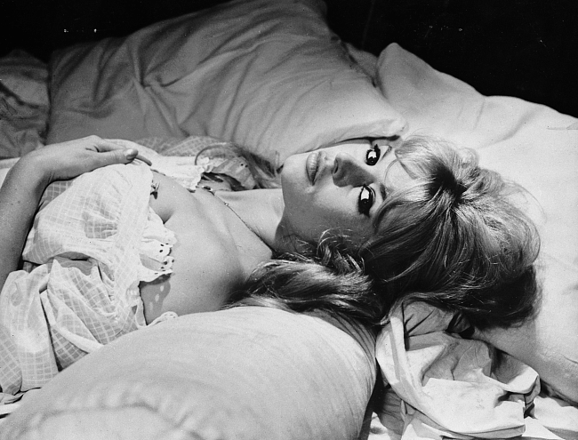 Брижит Бардо с фирменной прической «бабетта», 1960 год фото № 3