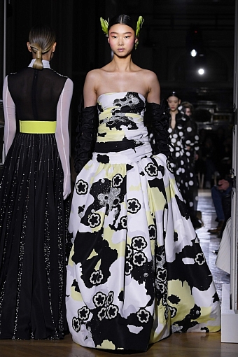 Платья мечты: как прошел показ Valentino Haute Couture весна-лето 2020 фото № 18