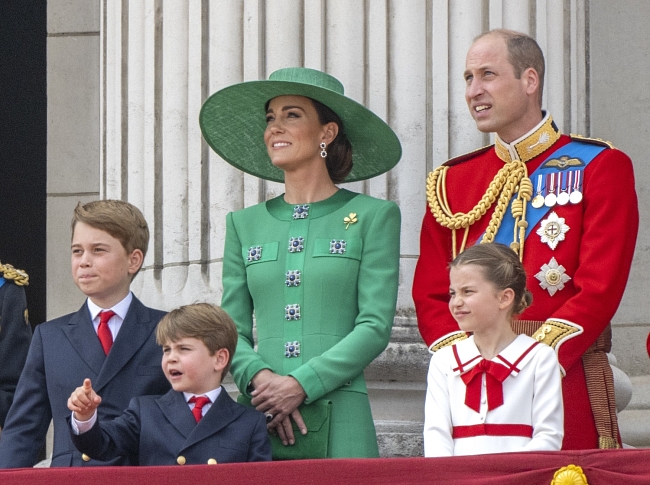 Кейт Миддлтон, принц Уильям, принц Джордж, принц Луи и принцесса Шарлотта фото № 2