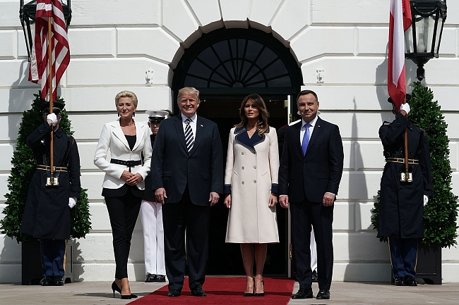 Мелания Трамп на встрече с президентом Польши фото № 1