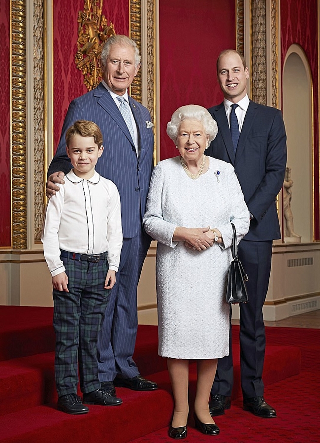 Принц Джордж, принц Чарльз, королева Елизавета II и принц Уильям, 2020 год