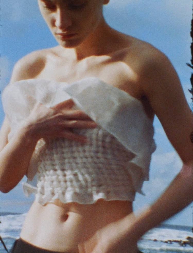 Ностальгия по цвету: почему голубые тени снова в моде фото № 1