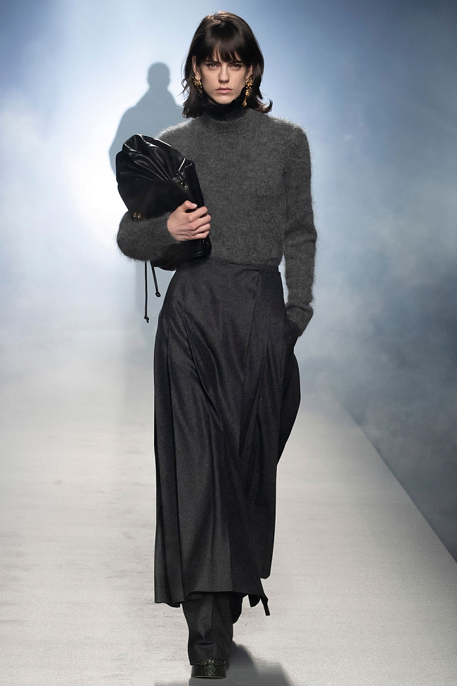 Плиссированная юбка в коллекции Alberta Ferretti осень-зима 2021/22 фото № 6