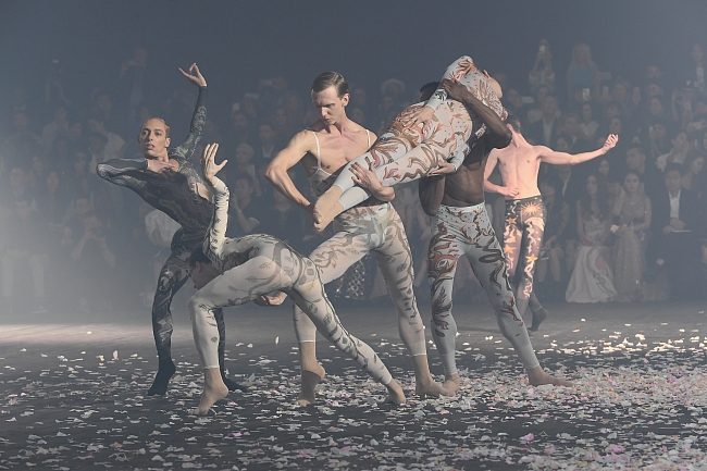Dance, dance, dance: показ Dior весна-лето 2019 фото № 9