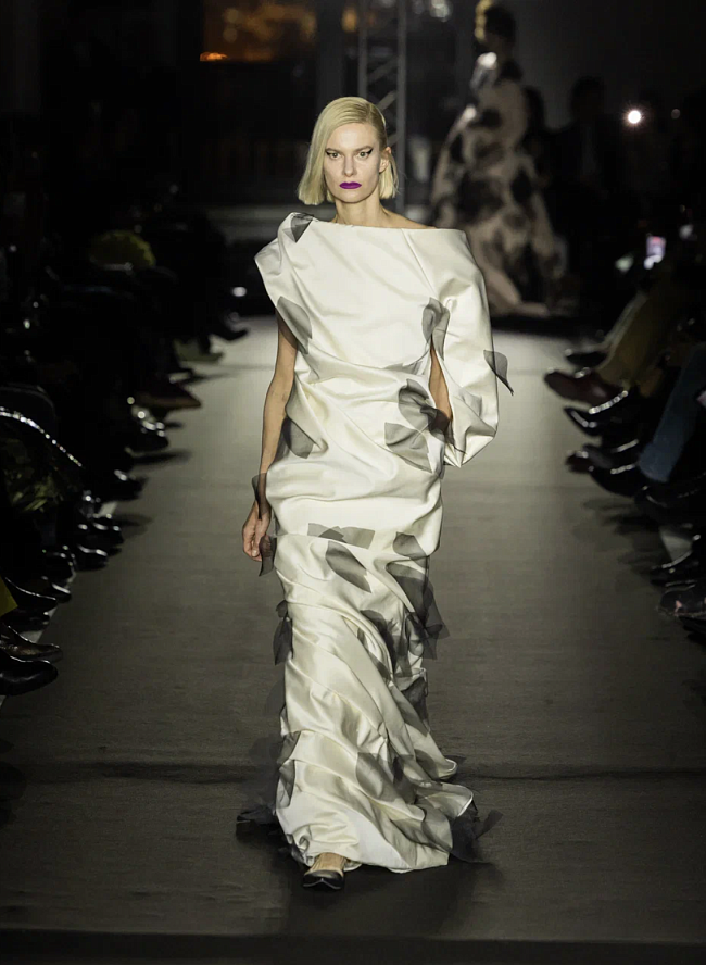 10 вещей с Московской недели моды, которые станут базой летнего гардероба фото № 2