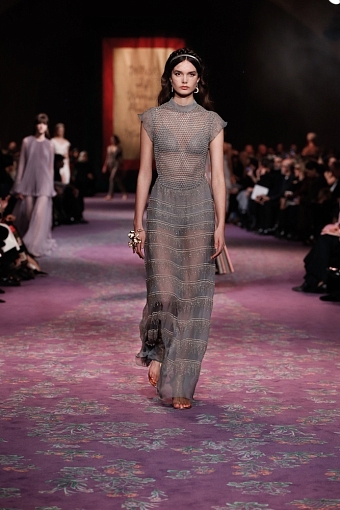 «Что если бы женщины правили миром»: коллекция Christian Dior Haute Couture весна-лето 2020 фото № 21