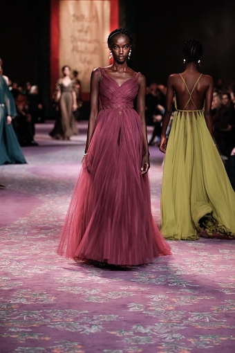 «Что если бы женщины правили миром»: коллекция Christian Dior Haute Couture весна-лето 2020 фото № 31