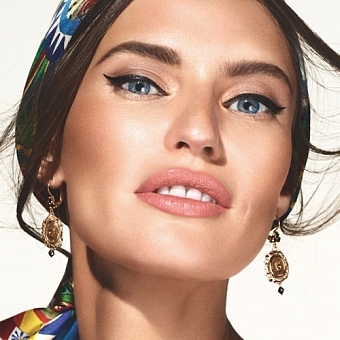 Пример макияжа при помощи палетки теней для век Dolce&Gabbana Beauty DG Heart Palette фото № 3
