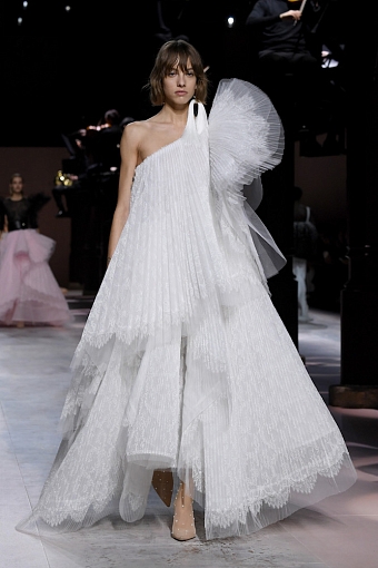 Любовные письма: коллекция Givenchy Haute Couture весна-лето 2020 фото № 23