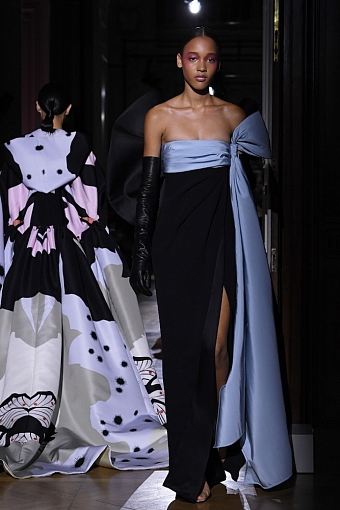 Платья мечты: как прошел показ Valentino Haute Couture весна-лето 2020 фото № 20