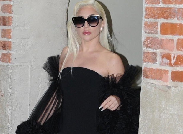 Леди Гага считает, что такое маленькое черное платье — беспроигрышный образ для любого события