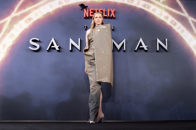 Гвендолин Кристи в Rick Owens на премьере сериала Netflix «Песочный человек» в Лондоне фото № 1