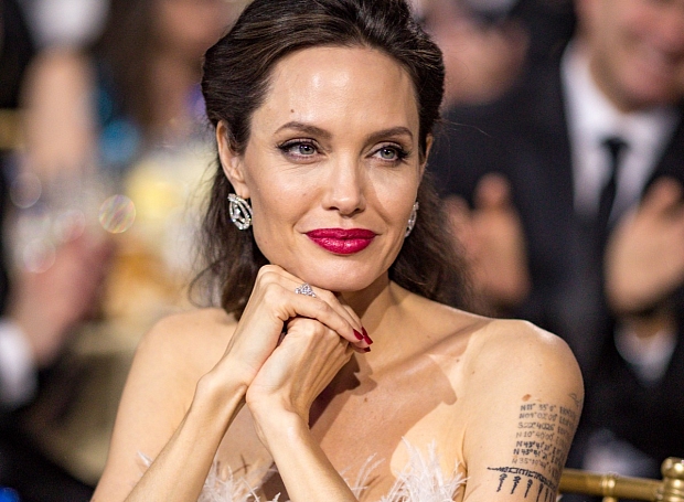 Анджелина Джоли сделала символичную татуировку после суда с Брэдом Питтом