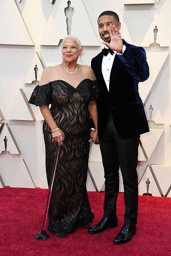 Брэдли Купер и Майкл Б. Джордан пришли на церемонию «Оскар» с мамами фото № 1