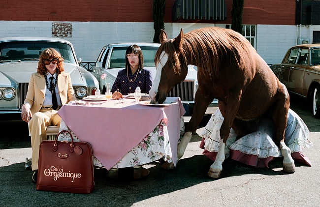 Лошадь в бассейне: самые яркие и запоминающиеся рекламные кампании 2020 фото № 5