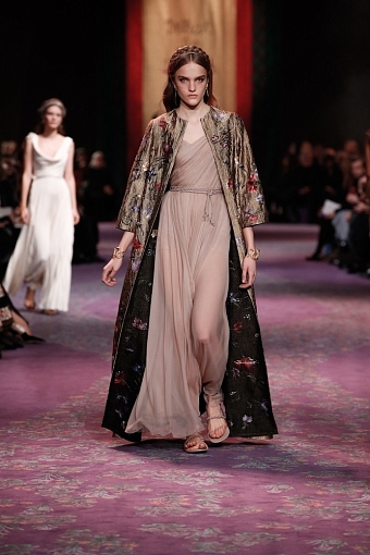 «Что если бы женщины правили миром»: коллекция Christian Dior Haute Couture весна-лето 2020 фото № 16