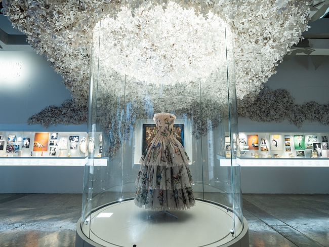 Выставка Christian Dior Designer of Dreams в Дохе фото № 5
