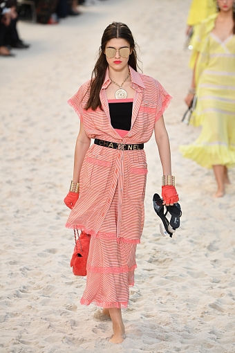На Лазурном берегу: показ Chanel весна-лето 2019 фото № 11