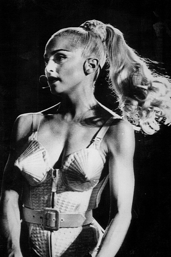 Мадонна в бюстгалтере «Конус» Жан-Поля Готье фото № 6