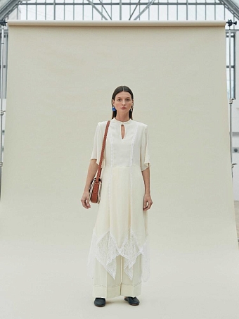 Платье See By Chloe, брюки By Malene Birger, серьги Timeless, сумка Tod’s, туфли Givenchy фото № 26